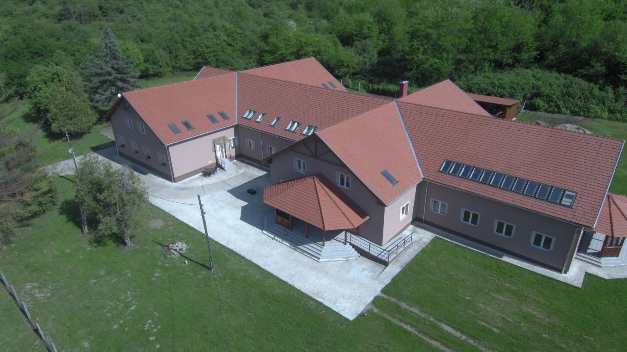 Izisz Apartman Matraterenye Exterior foto